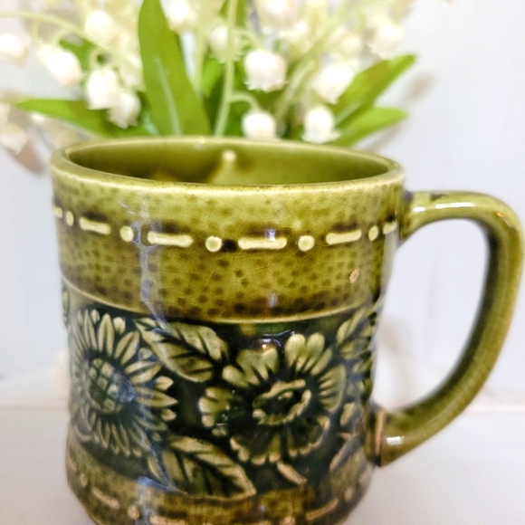 Vintage Olive Green Floral Stoneware Mug - Picture 2 of 4